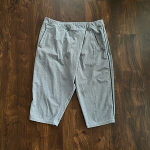 Lululemon Retreat Yogi Crop
Heathered Slate Gray Size 10 / 12